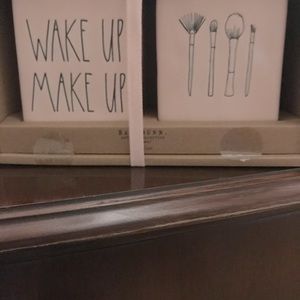 Rae Dunn Make up brush holder